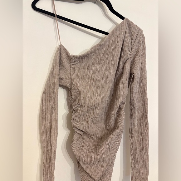 Elegant Tan Women's Top - Picture 2 of 3